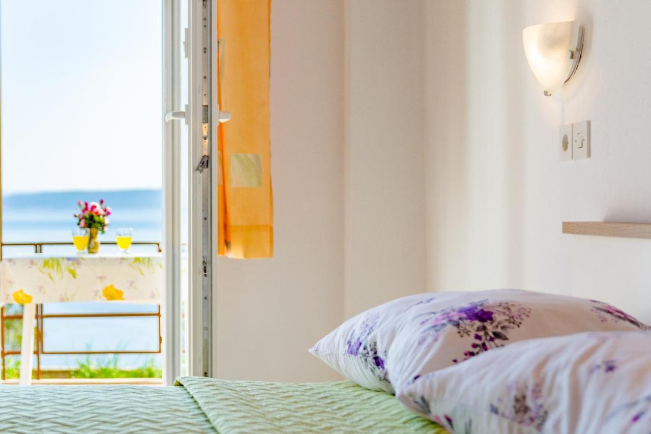 Rooms Sani Brela Rum bild