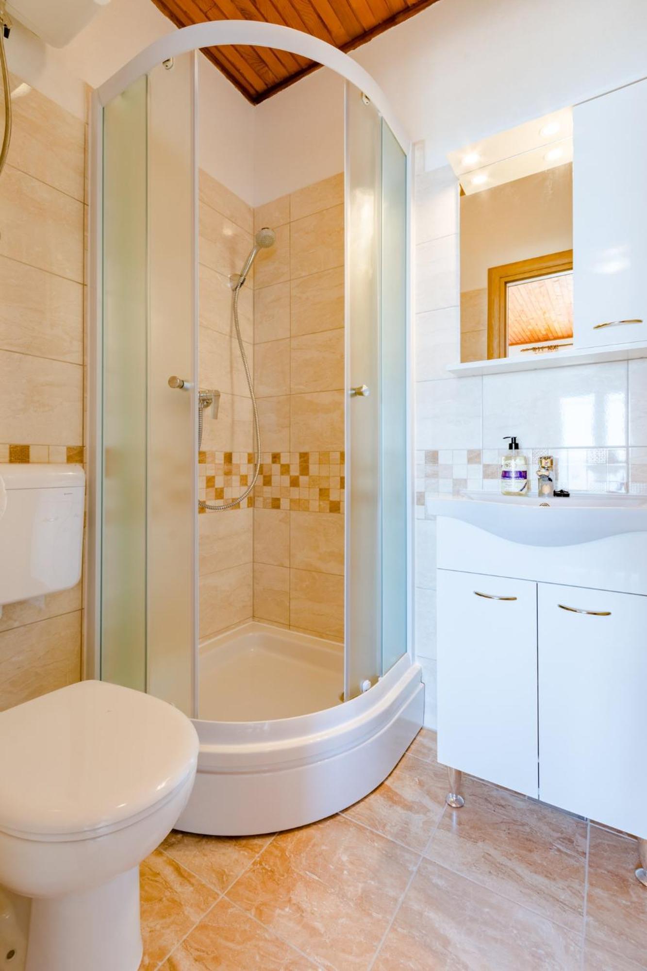 Rooms Sani Brela Rum bild